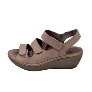 Clarks Collection Sandals Womens Size 9 Beige Wedge Cushion Soft 261265364065
